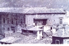 2. Foto storica del palazzo